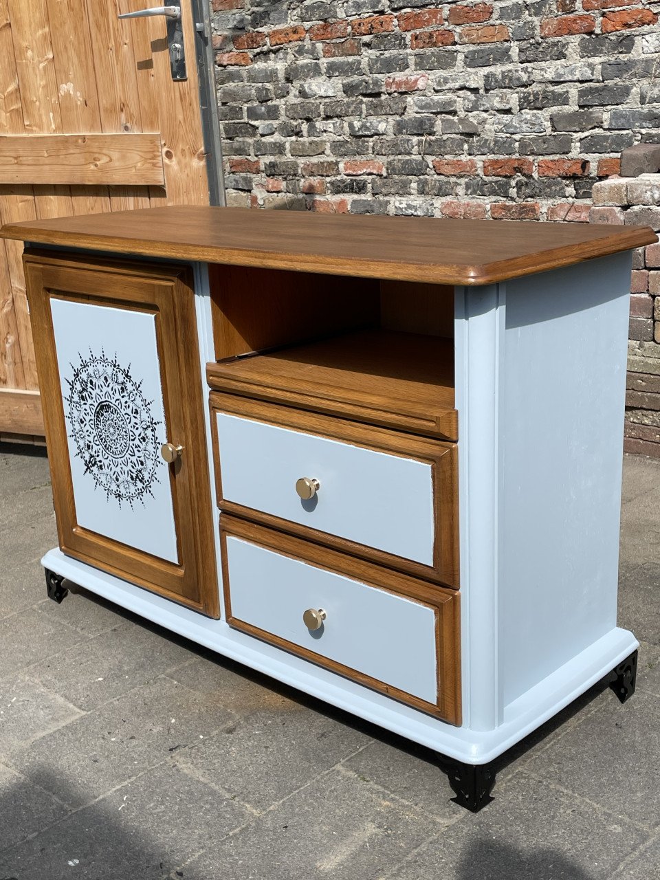 Gerestylde Kast met Mandala – Uniek, Fris & Functioneel!