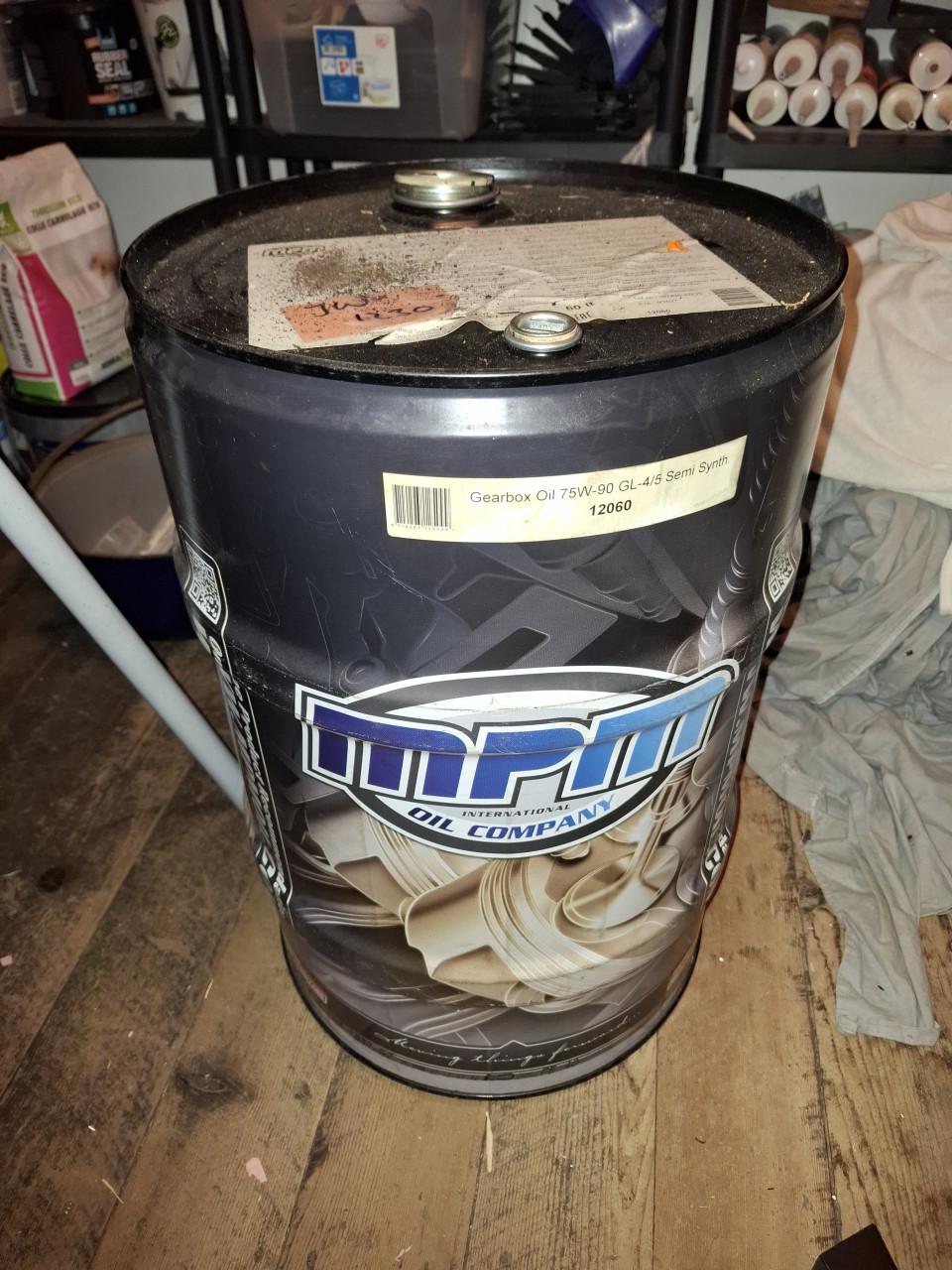 3 stuks 60 liter olievaten