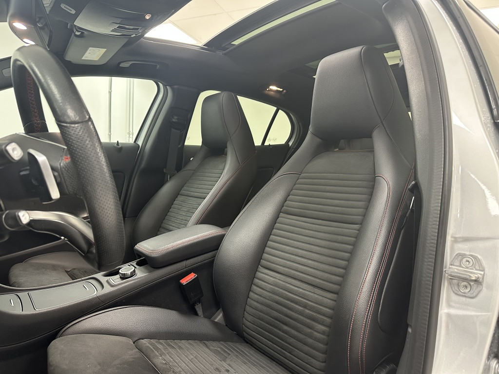 Mercedes-Benz Gla-klasse 180 amg night ed. | panoramadak | keyless-go | 19'