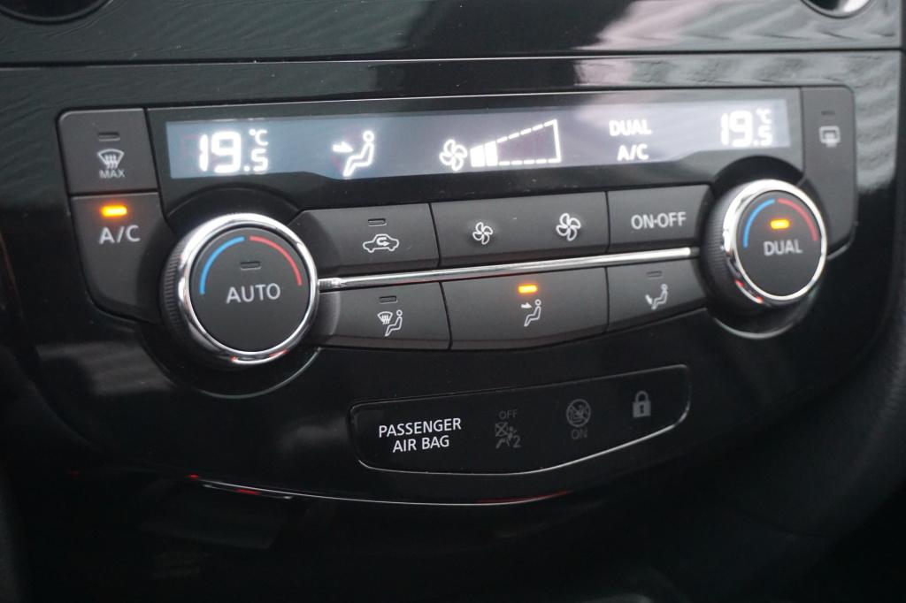 Nissan Qashqai 1.2 n-connecta climate / navi / camera / glazen dak / parkee