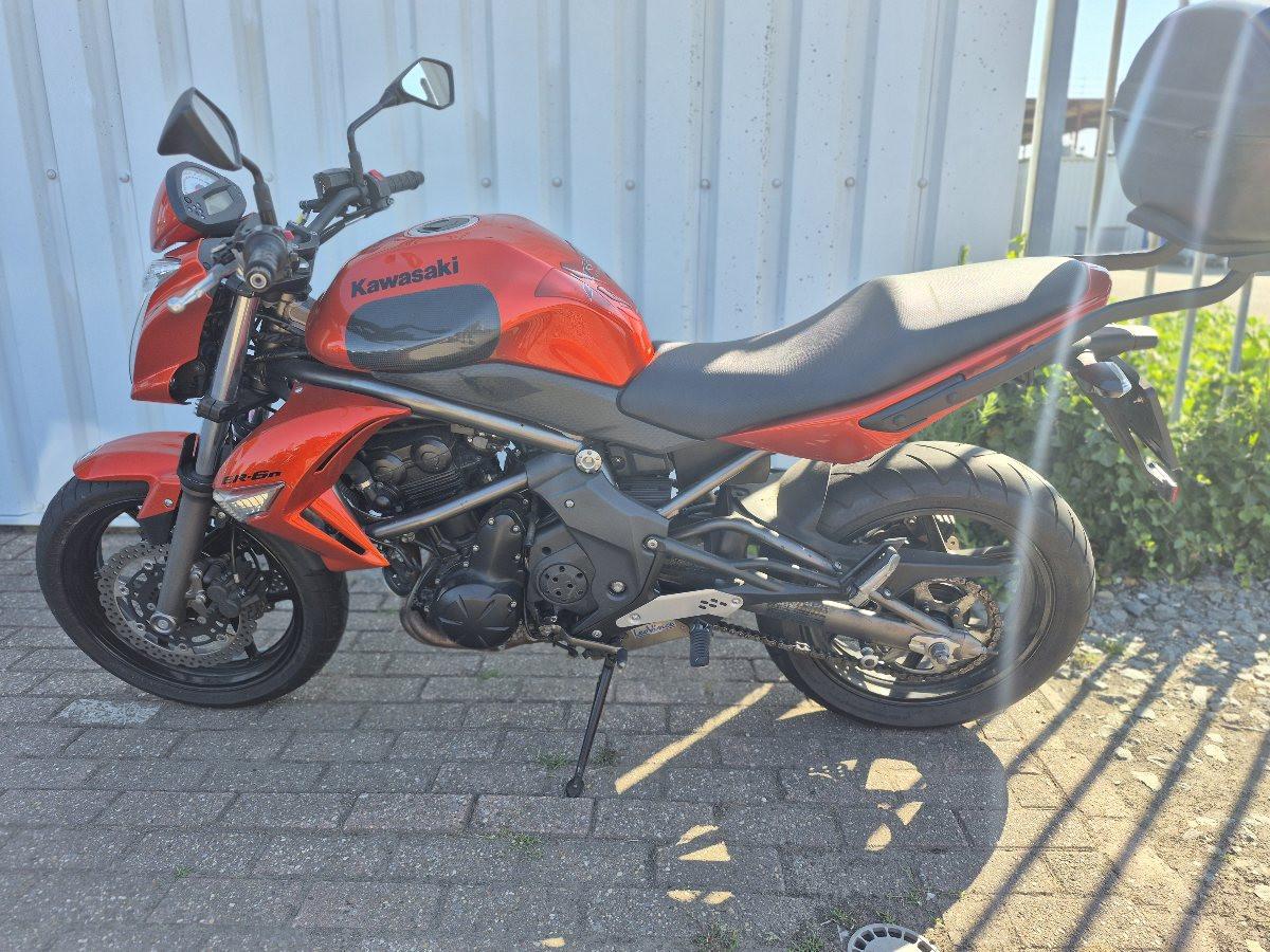 Kawasaki ER6-N uit 2009 met veel extra's