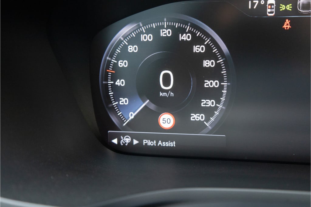 Volvo V60 2.0 t6 plug-in hybrid awd plus dark ✅h&kaudio✅pano✅fullled✅leder