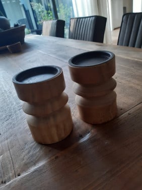 Houten kandelaars geen koeriersdiensten