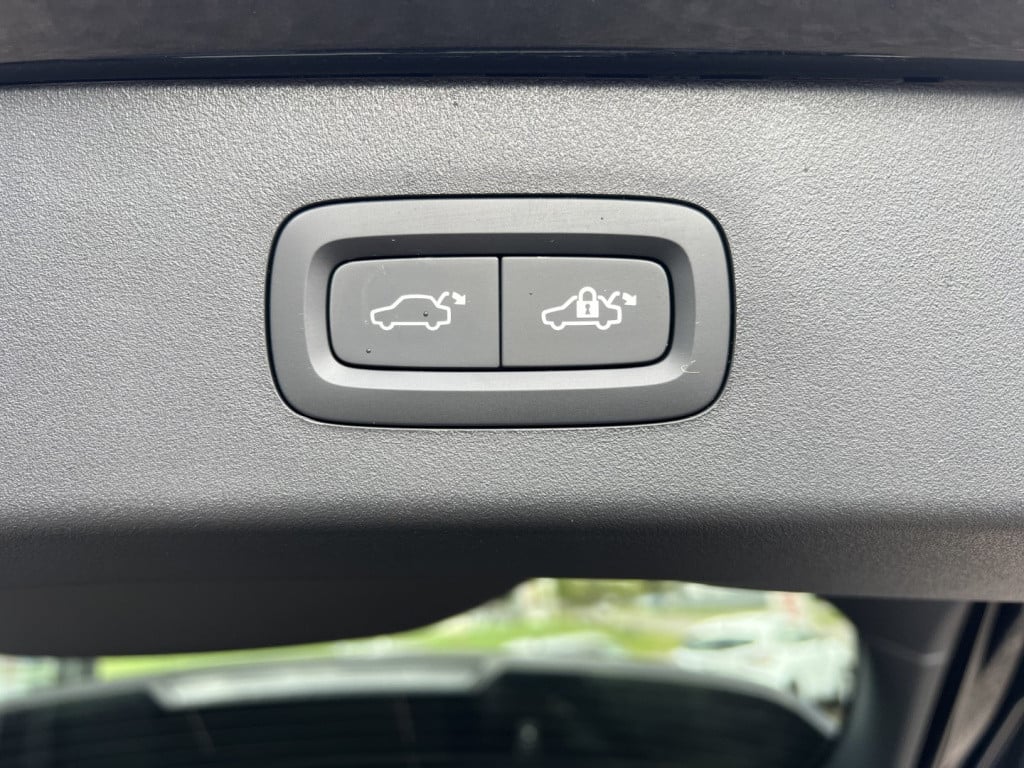 Lynk & Co 01 1.5 261pk plug in hybrid , stuurverwarming , panodak , adaptiv
