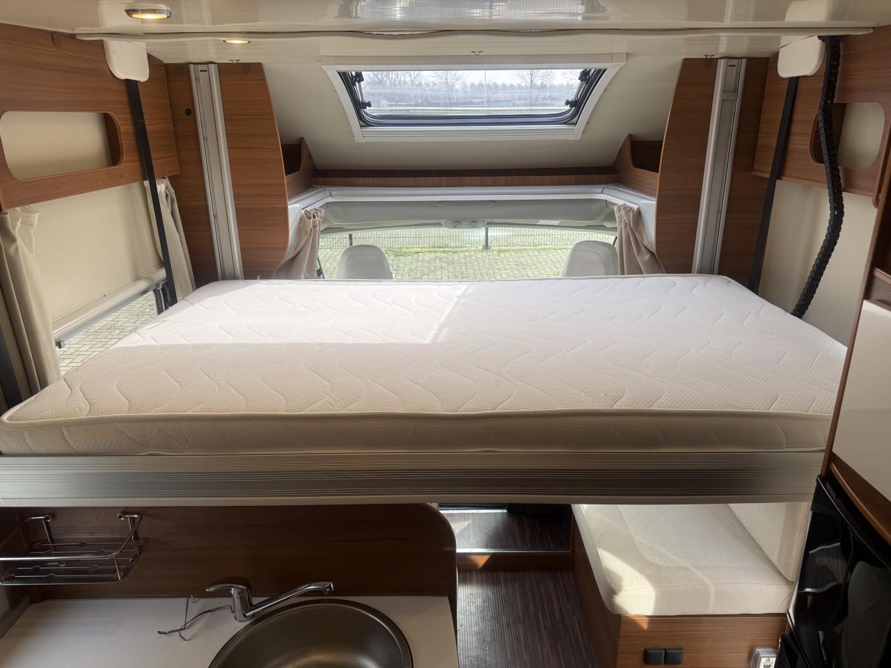 Elnagh Baron 73 ( 2x lengtebedden,heftbed,garage,zeer netjes )