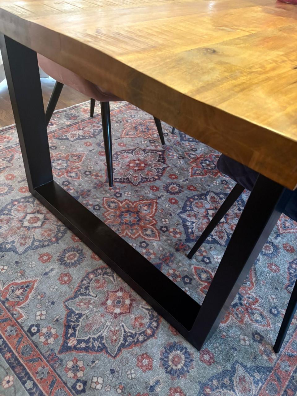 Mooie massieve eettafel