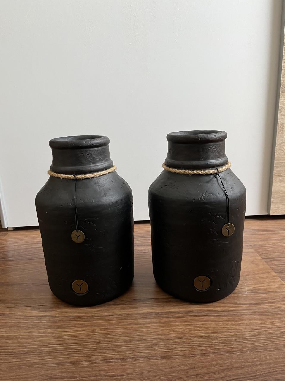 Zwarte stenen vazen met touw (set van 2)