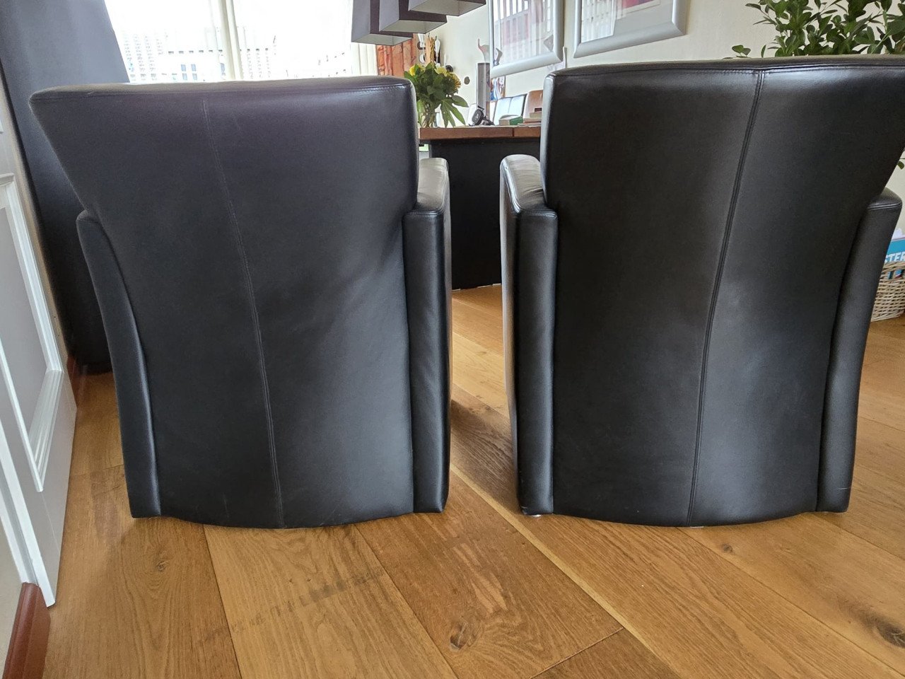 2 zwarte fauteuils/stoelen