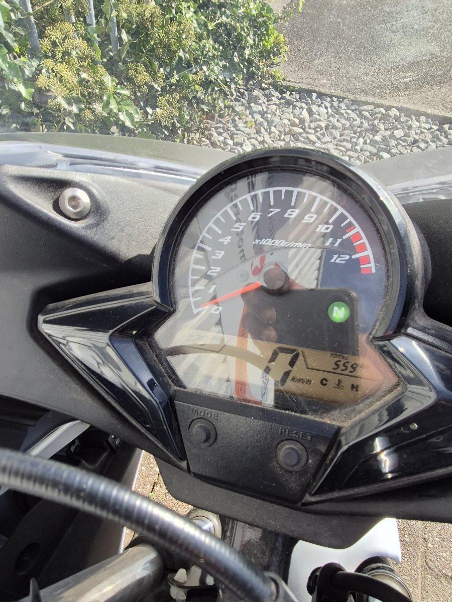 Honda CBR125R uit 2016 met weinig Km