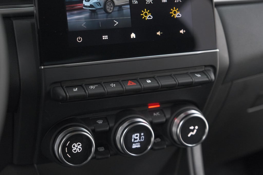 Renault Captur tce 140 edc techno | camera | 9.3 inch groot scherm | stoelv