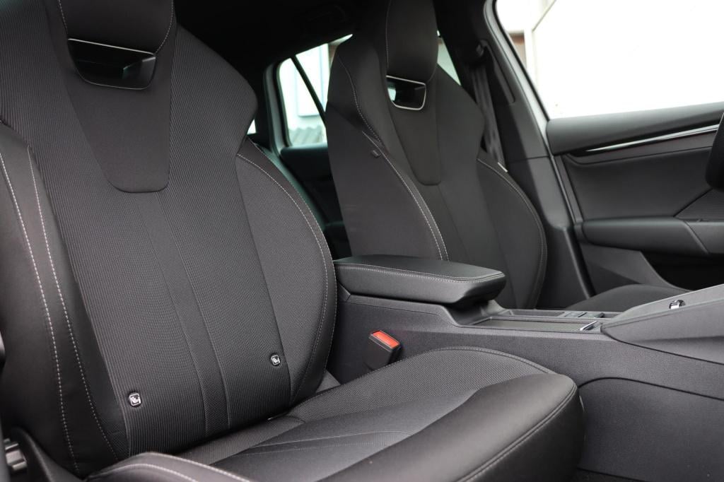Skoda Octavia combi 1.4 tsi iv phev sportline business | soh 91,1% |
