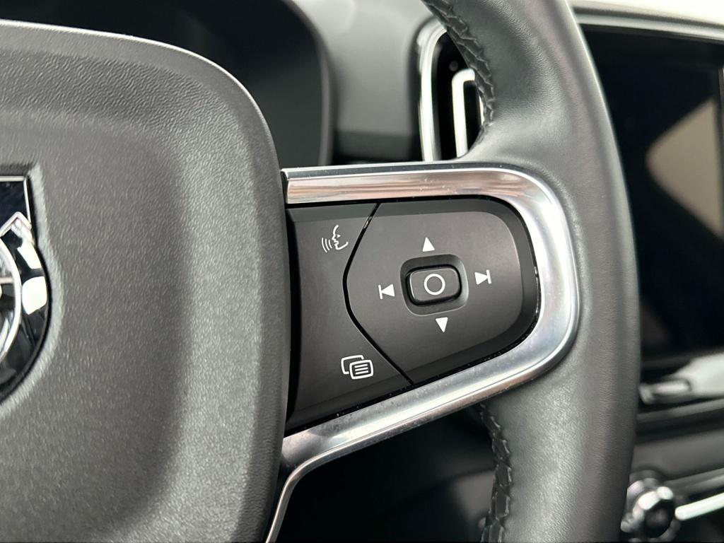 Volvo XC40 t5 262pk recharge ultimate dark| pano| adap.cruise| camera| trek