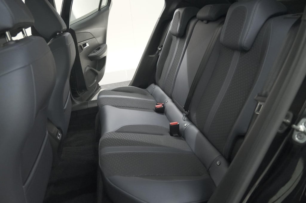 Peugeot 2008 puretech 130 allure | camera | apple carplay | navigatie | par