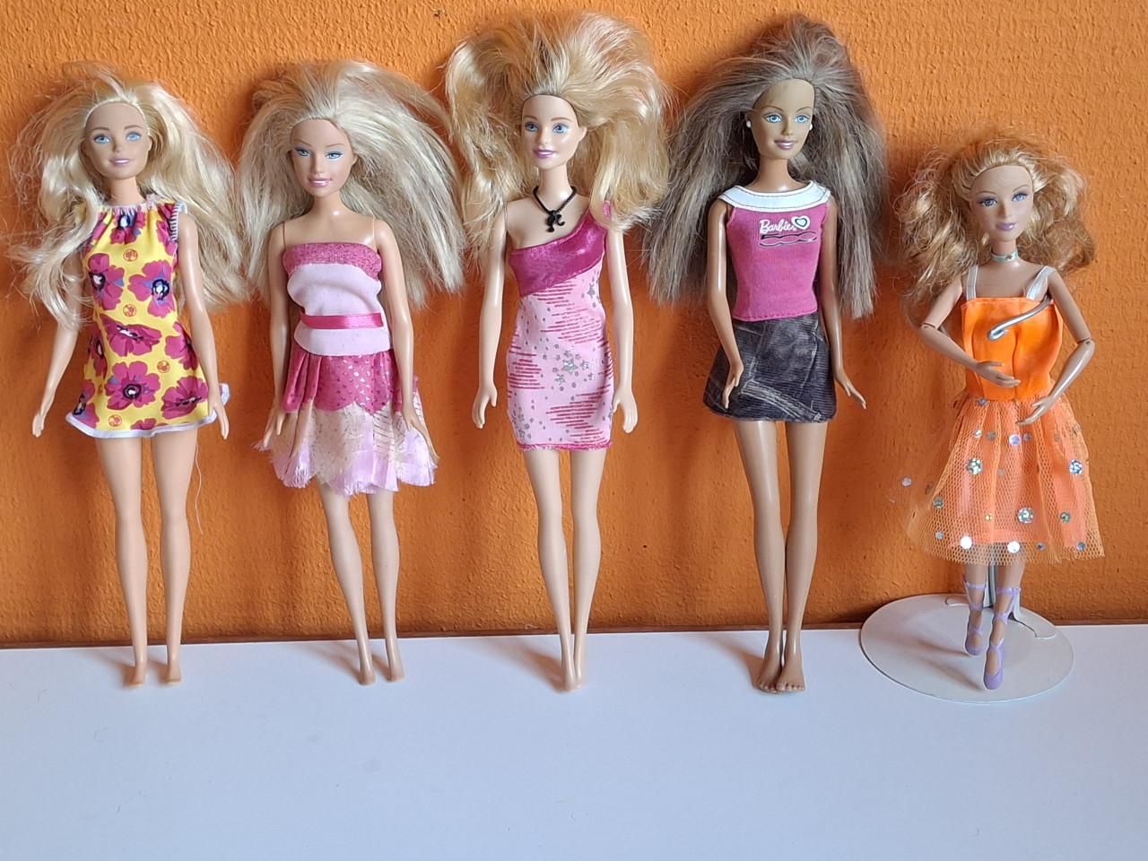 5 Barbies van Mattel