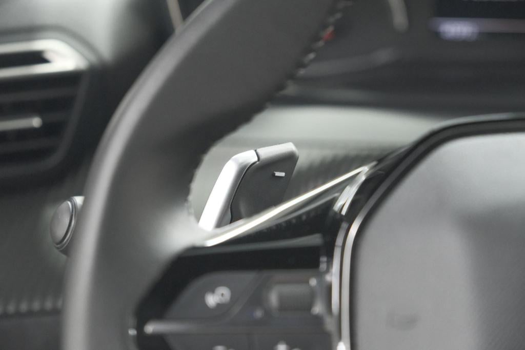 Peugeot 2008 puretech 130 active pack | trekhaak | camera | navigatie | par