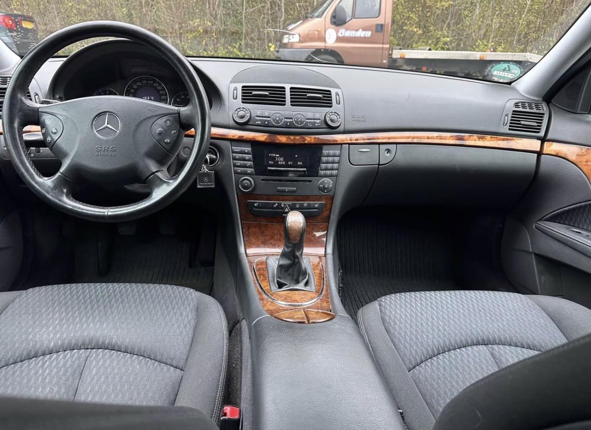 Mercedes E200 compressor Airco, Cruise, trekhaak, handgeschakeld