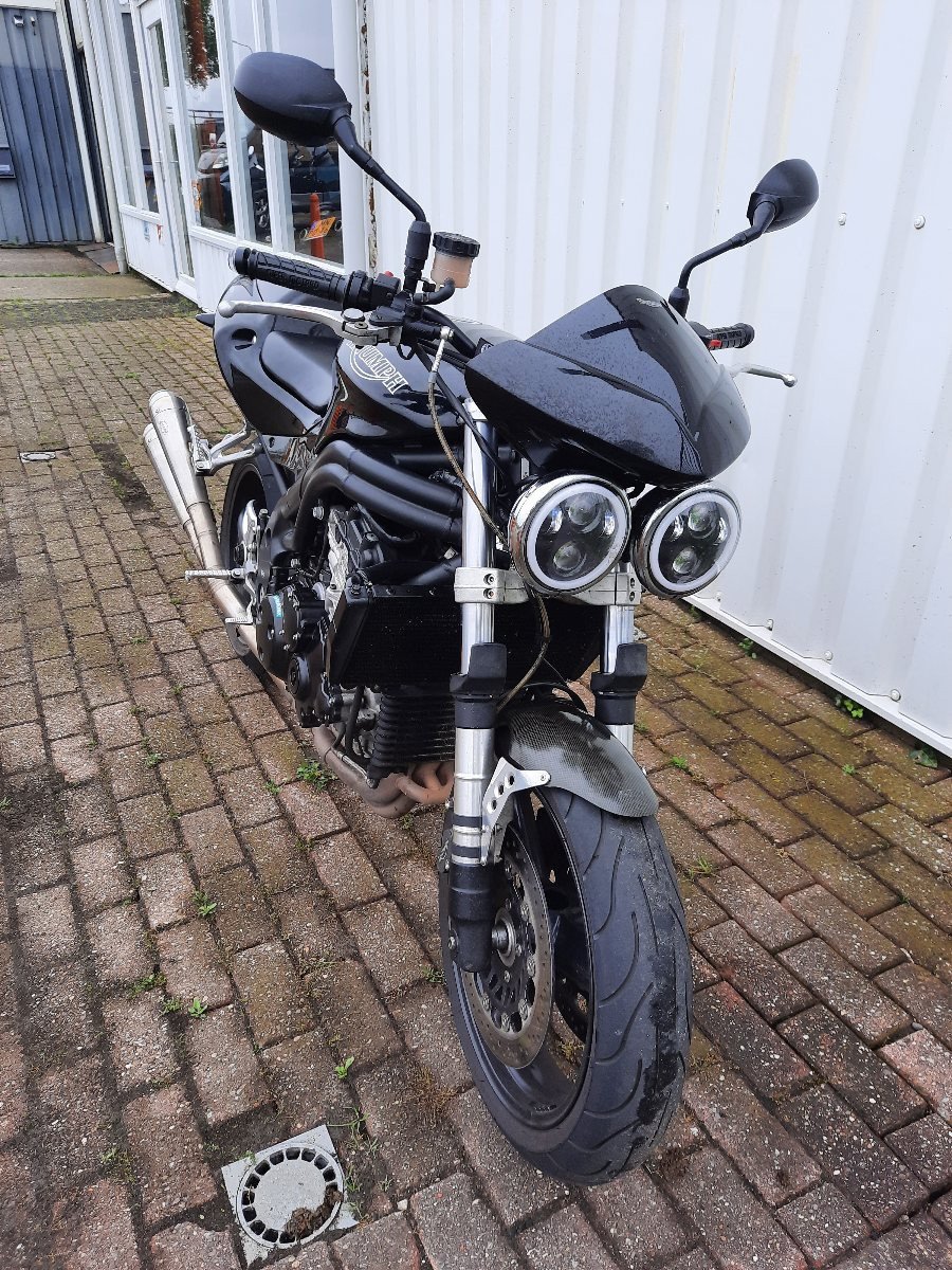 Triumph Speed Triple 955i uit 2004