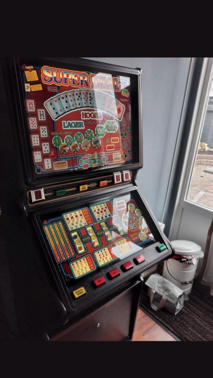 Diverse nostalgische automaten in topstaat