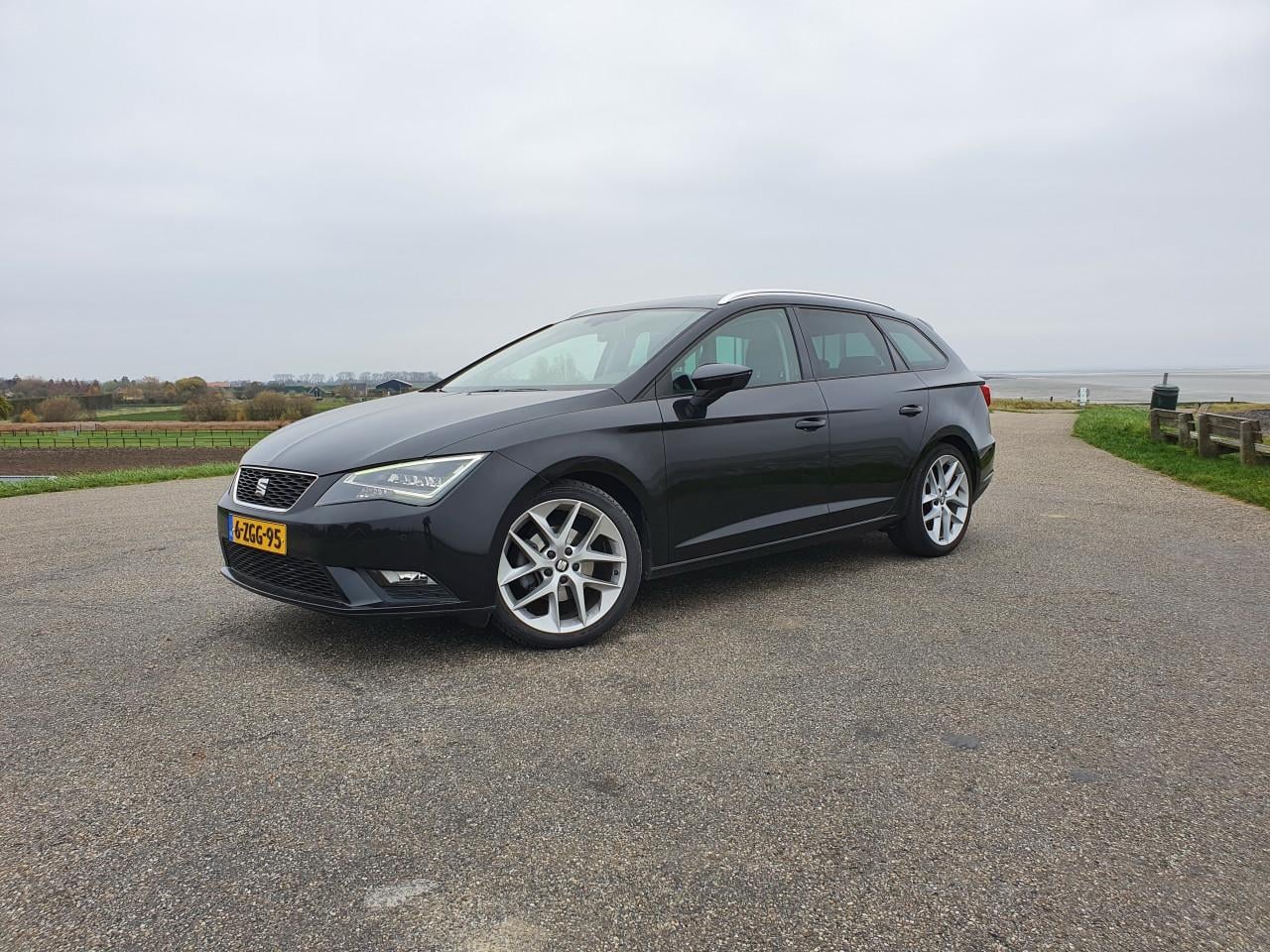 Seat Leon 1.6 TDI 2014 Trekhaak Zwart
