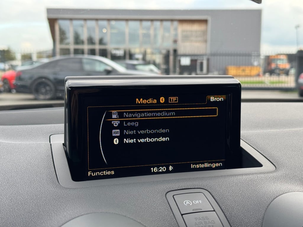 Audi A1 Sportback 1.0 tfsi s-line * navigatie * cruise control * nap