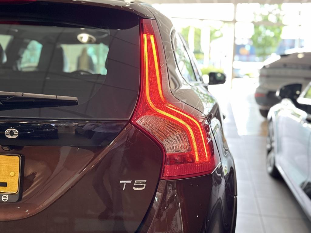 Volvo V60 cross country t5 245pk summum| opendak| trekhaak| adap.cruise| ca
