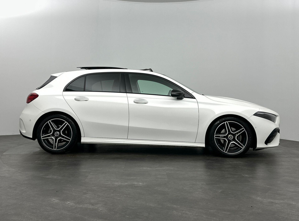 Mercedes-Benz A-Klasse 180 amg pano sfeer keyless camera btw