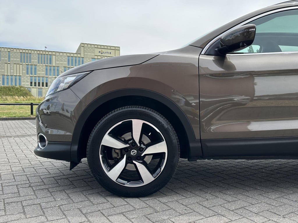 Nissan Qashqai 1.2 n-connecta | navigatie | 360° camera | trekhaak | keyles
