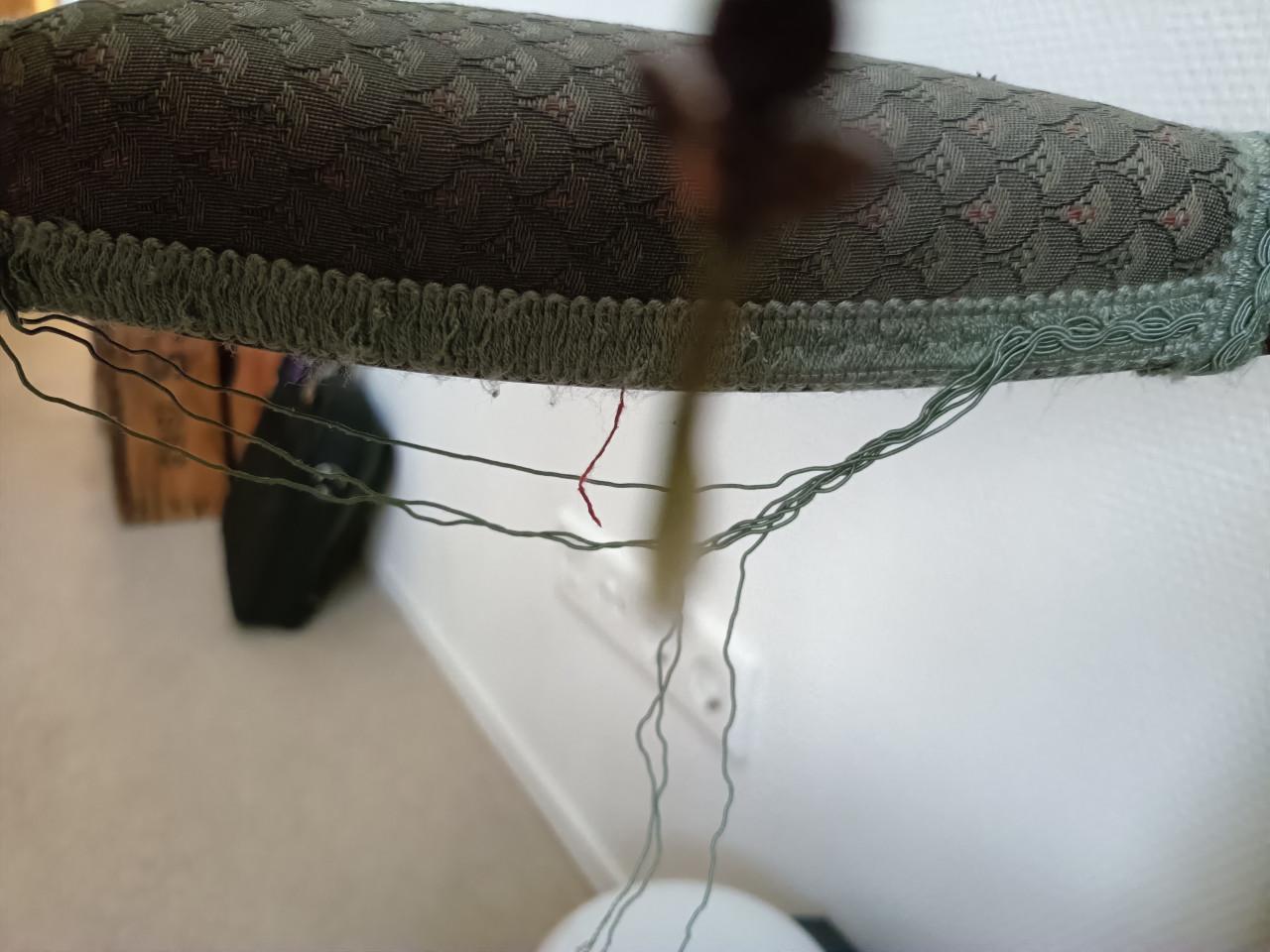 Oud stoeltje groene stof