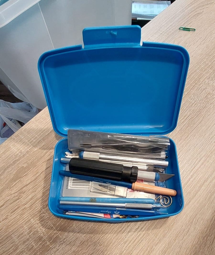 Snijmesjes, prikpennen, snijmatten, enz.
