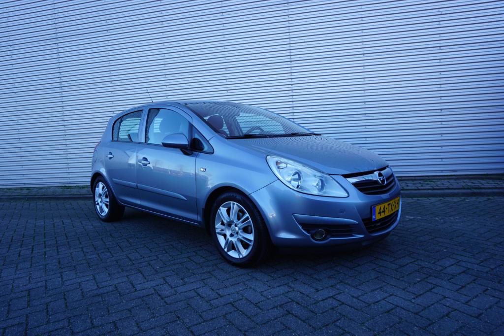 Opel Corsa 1.4-16v enjoy airco / cruise / elektr. ramen / lm velgen /  nap