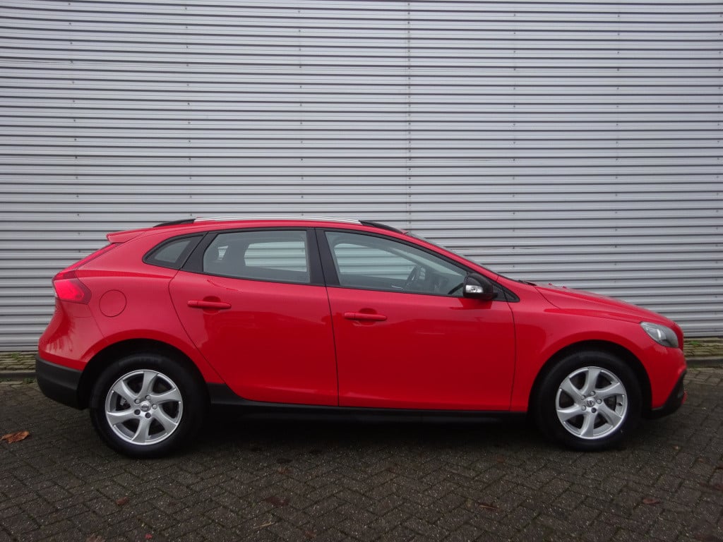 Volvo V40 cross country 2.0 d2 kinetic automaat 1e eigenaar / automaat / cl