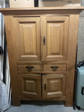Zware eiken houten kast