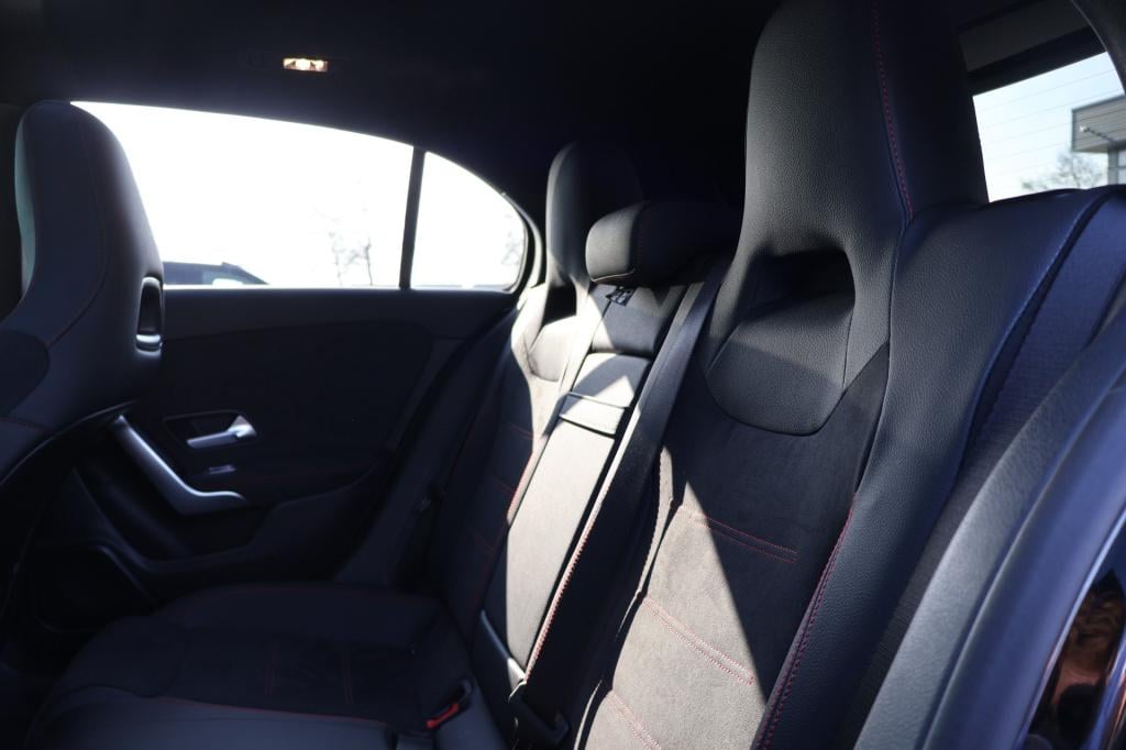 Mercedes-Benz A-Klasse 180 business solution amg i 2025 i panorama dak i mu