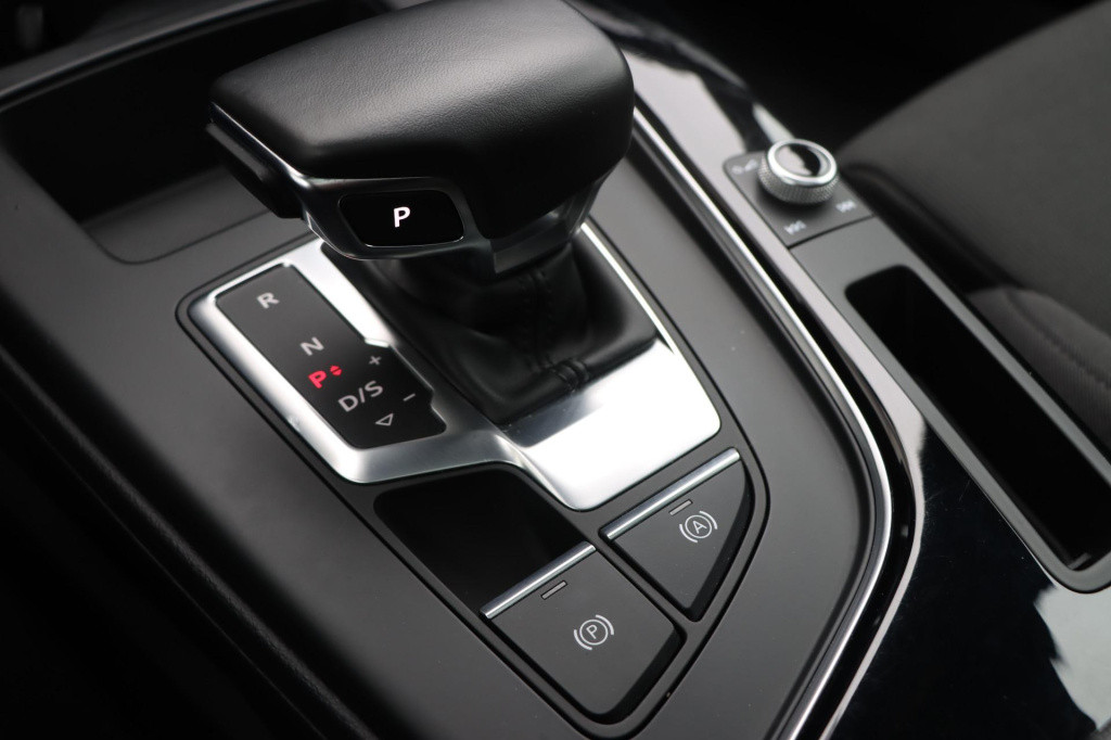 Audi A4 avant 40 tfsi quattro s edition competition 204pk
