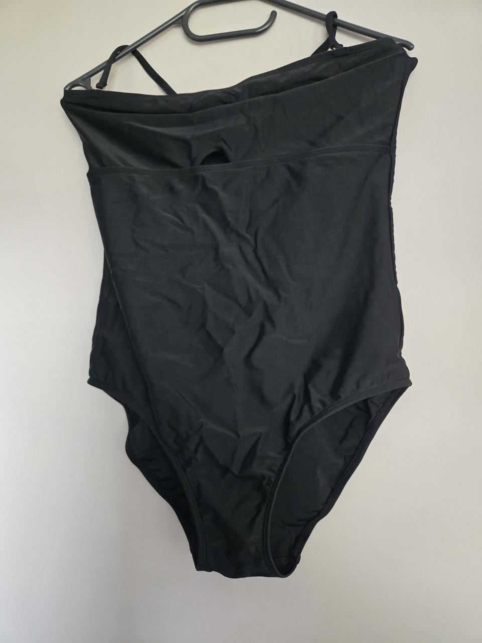 Zwart badpak Maat m  met los bandje, ook strapless te dragen.