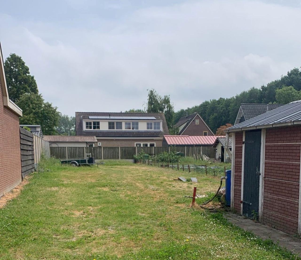 Stukje grond te huur voor opslag.