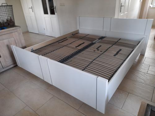 2 persoons deelbaar bed met bossflex lattenbodems 180 x 200 (in goede staat