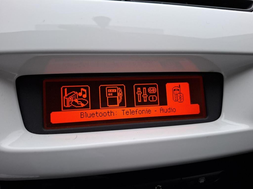 Citroen C3 1.4i selection clima/lmv/trekhaak lage km.stand!