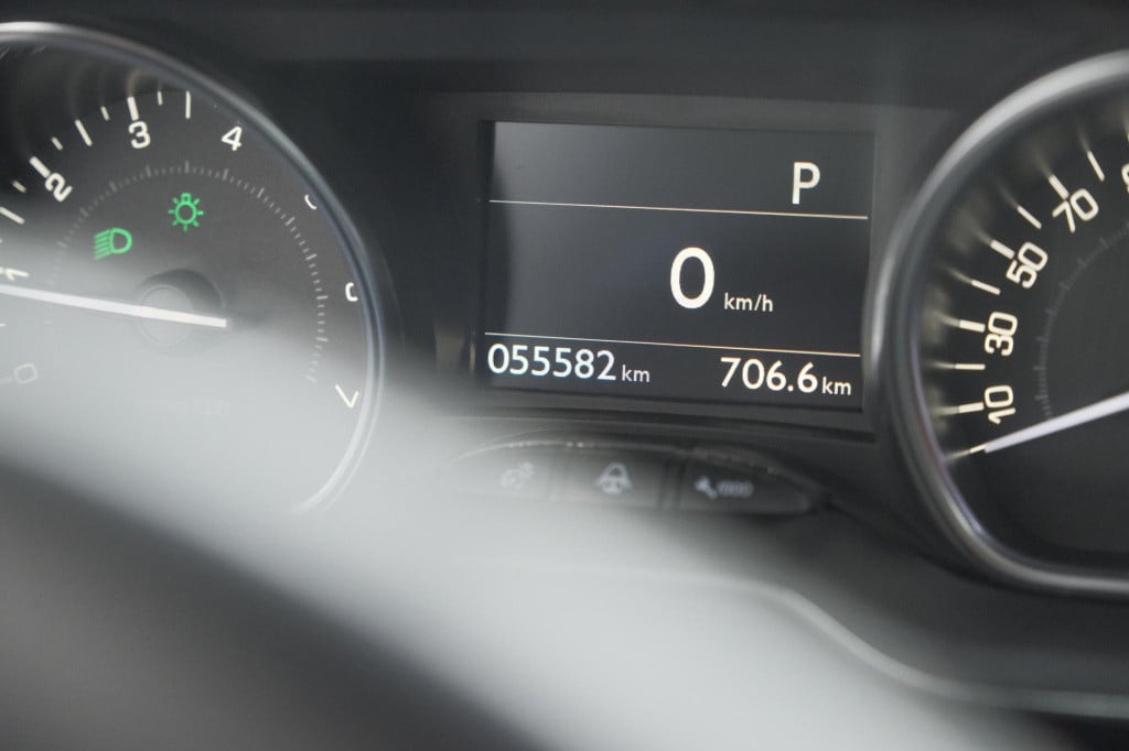 Peugeot 2008 puretech 110 eat6 allure | trekhaak | camera | panoramadak | a