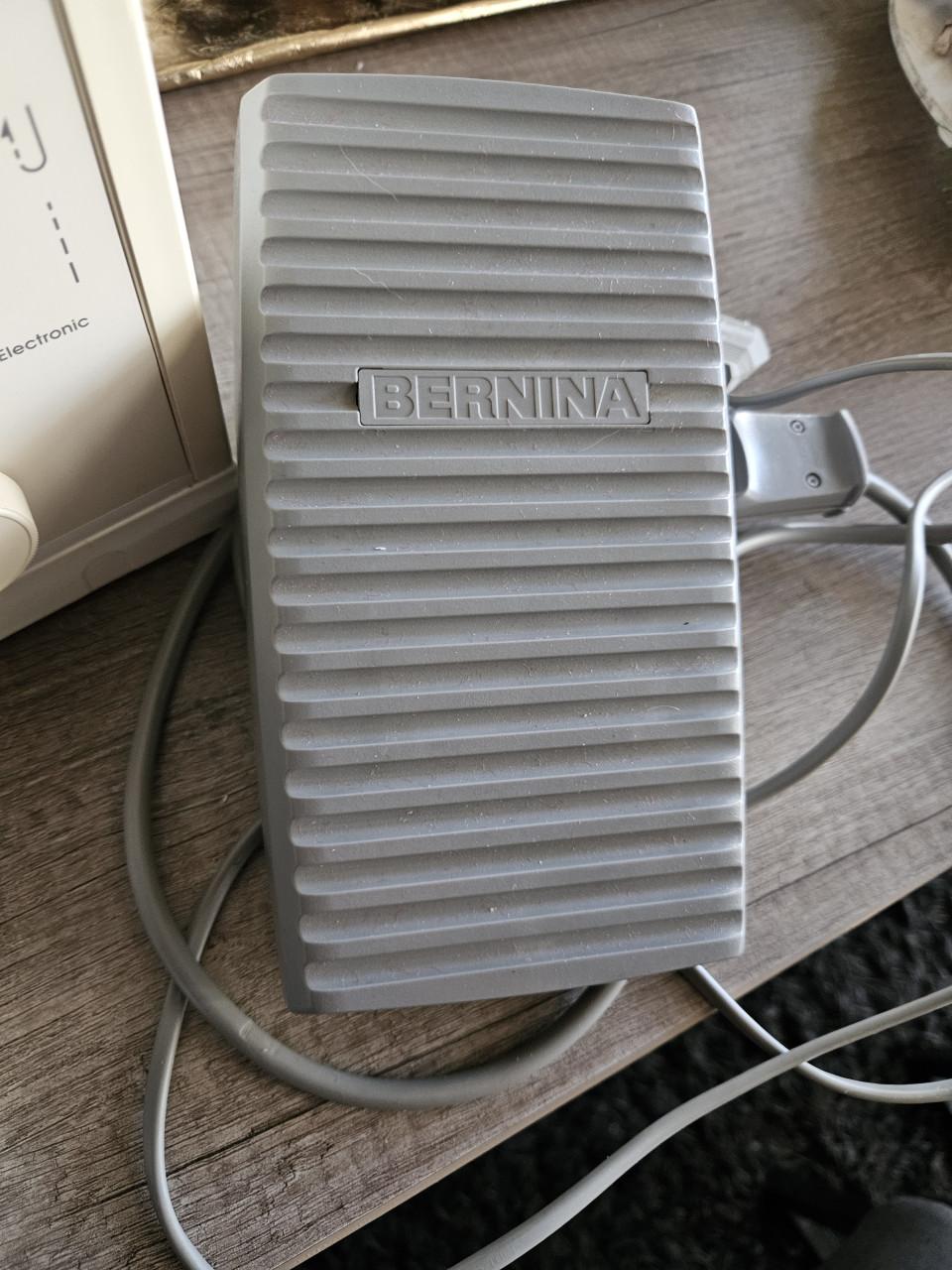 Mooie werkende Bernina 1000 special naaimachine groot pedaal