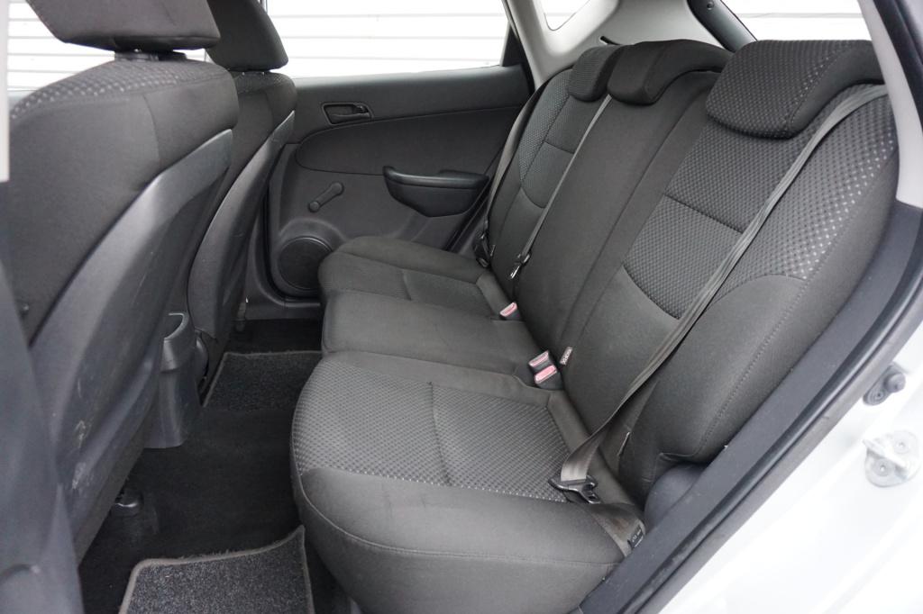 Hyundai I 30 1.4i active cool airco / elektr. ramen / nieuwe apk!