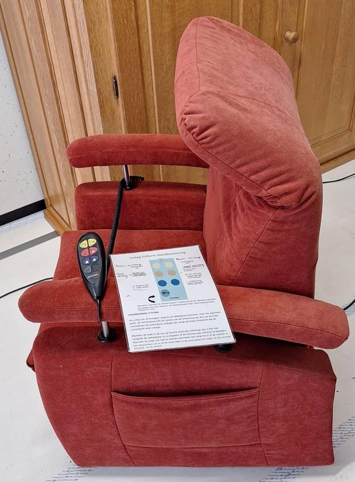 Fitform Zorgfauteuil erfgonomische sta-op-stoel met kantelfunctie etc.