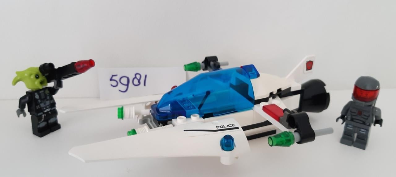 LEGO Space Police Raid VPR 5981: met Space Police Commendant en Rench alien