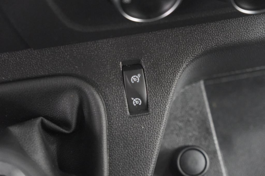 Renault Master t35 2.3 dci 135 l2h2 comfort | camera | vloerplaat | navigat