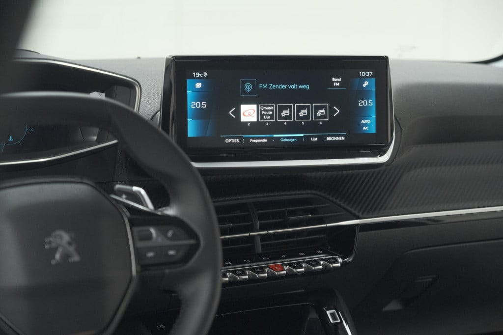 Peugeot 208 puretech 100 eat8 allure pack | camera | navigatie | apple carp