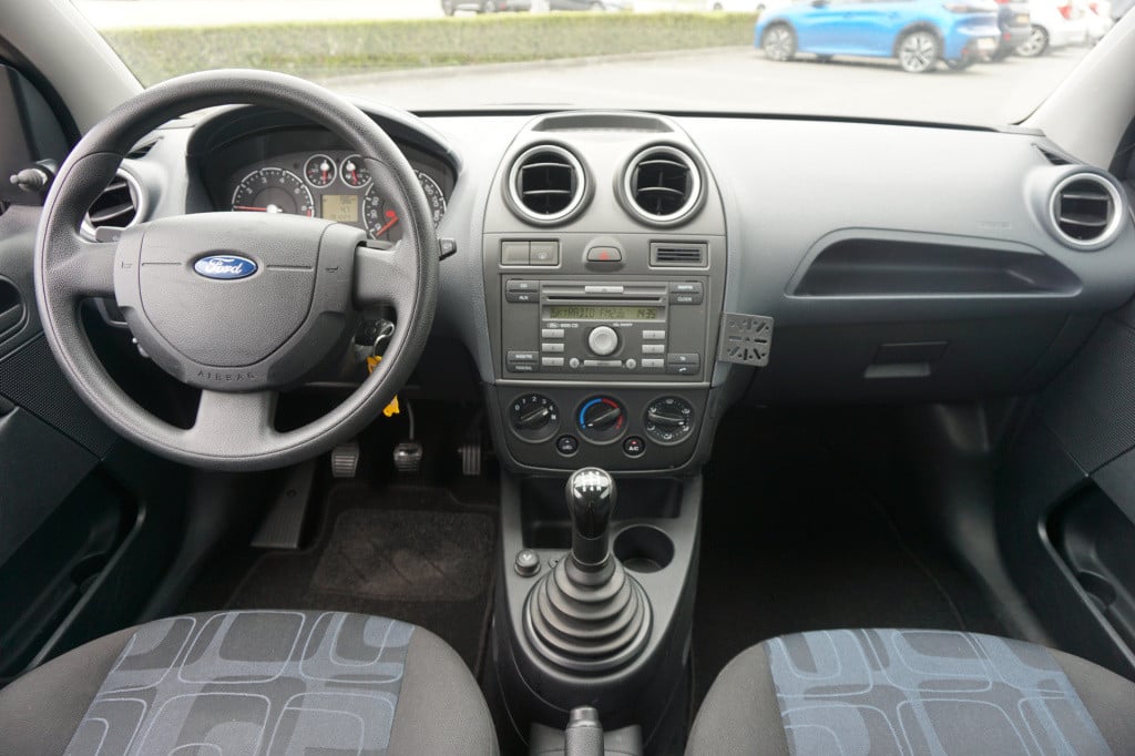 Ford Fiesta 1.3-8v champion airco / elektr. ramen / trekhaak / nap