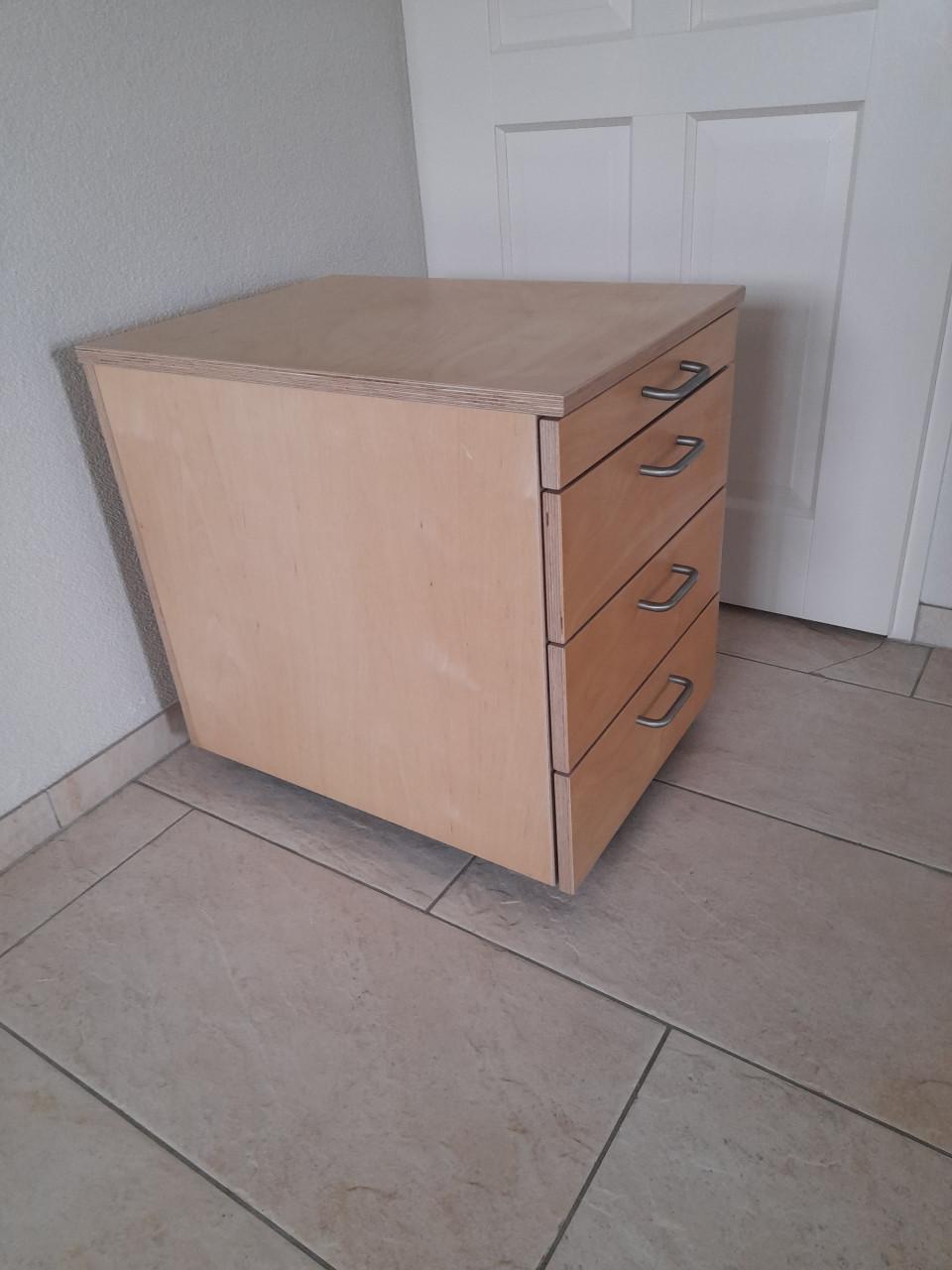 Ladenkast / ladenblok  voor onder bureau (in goede staat ) 60 x 44 x 59H