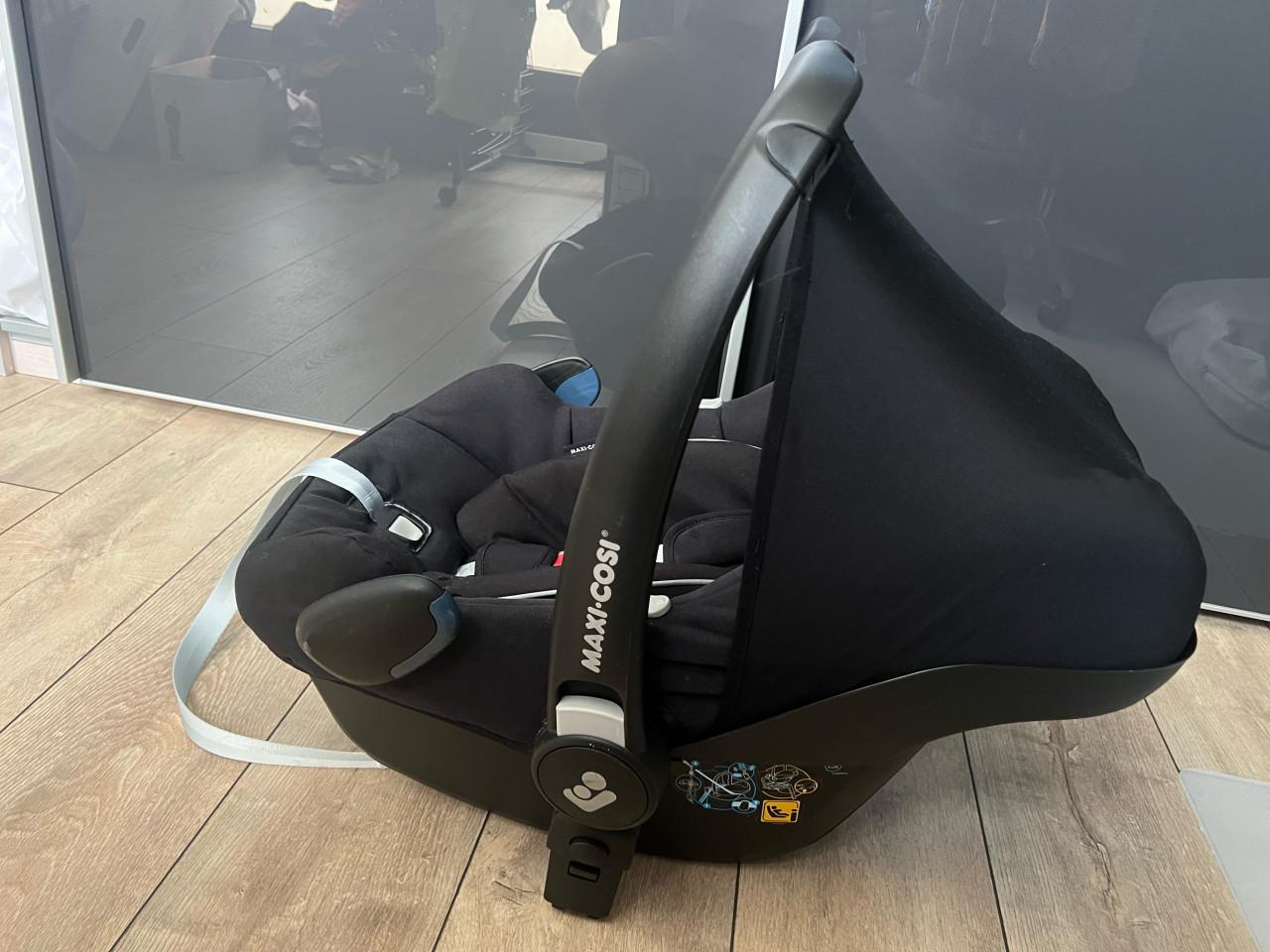 Maxi-Cosi Familyfix2 + Maxi-Cosi Rock Set