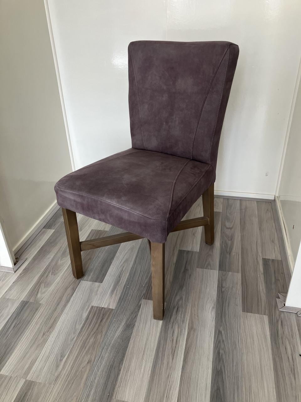 2 eetkamer  stoelen suede bekleding