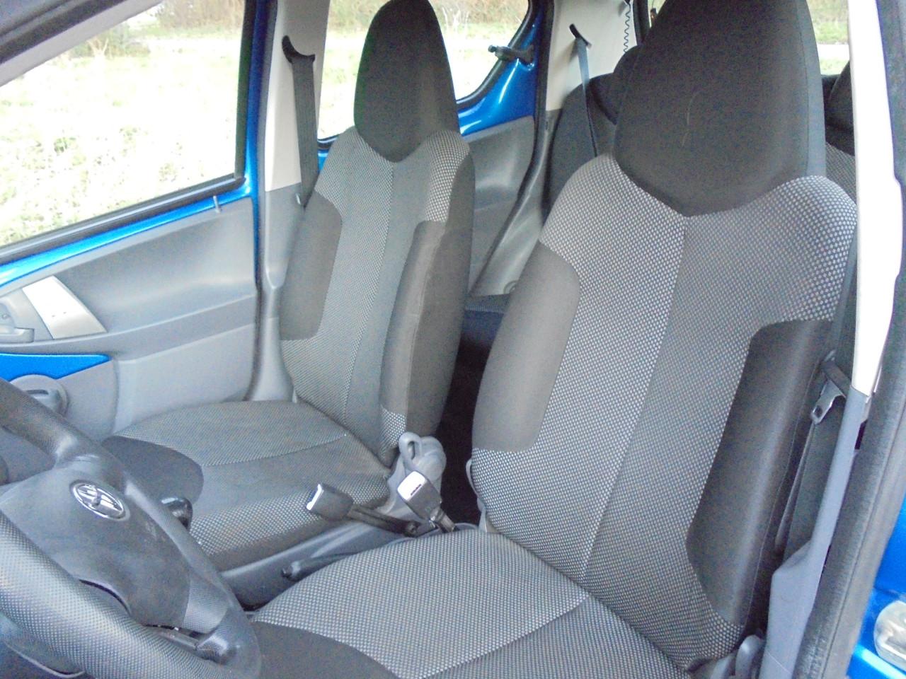 Aygo 1.0-12V Dynamic blue met slechts 125.098 Kilometer met N.A.P